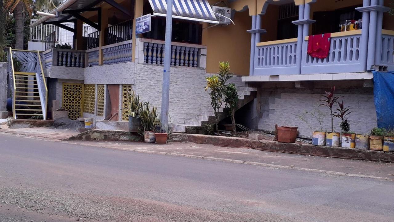 Auberge Bouloulou Boueni エクステリア 写真